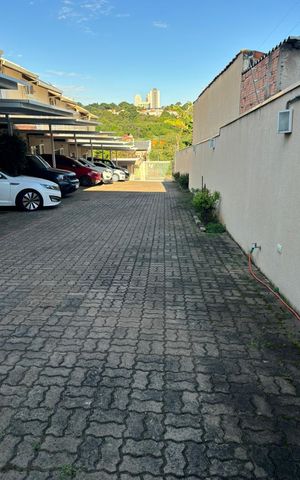 Casa de condomínio à venda com 69m², 2 quartos e 2 vagas