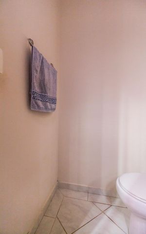 Casa de condomínio para alugar com 310m², 3 quartos e 6 vagasLavabo