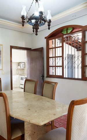 Casa à venda com 175m², 3 quartos e 3 vagas Casa à venda com 175m², 3 quartos e 3 vagasSala