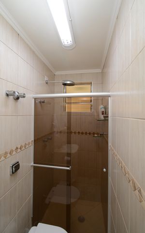 Casa à venda com 220m², 3 quartos e 2 vagasBanheiro