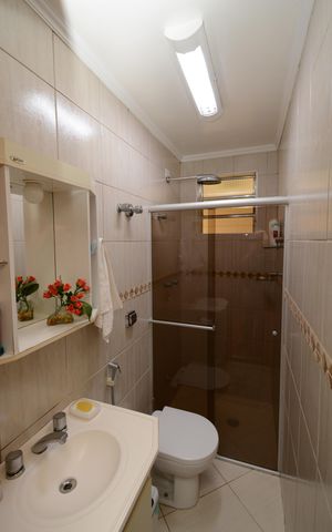 Casa à venda com 220m², 3 quartos e 2 vagasBanheiro