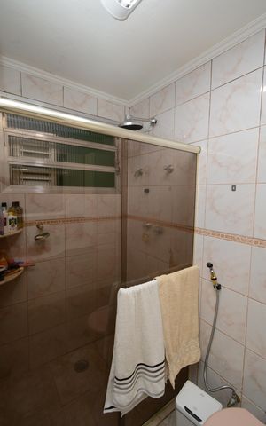 Casa à venda com 220m², 3 quartos e 2 vagasBanheiro 1