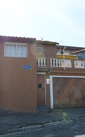 Casa à venda com 220m², 3 quartos e 2 vagasFachada