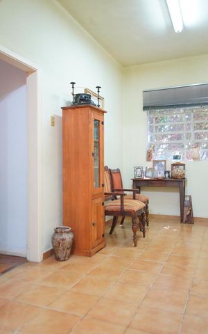 Casa à venda com 254m², 3 quartos e 10 vagasSala