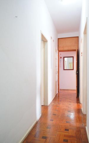 Casa à venda com 254m², 3 quartos e 10 vagasCorredor Quartos