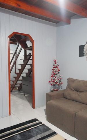 Casa à venda com 150m², 3 quartos e 2 vagas Casa à venda com 150m², 3 quartos e 2 vagasSala