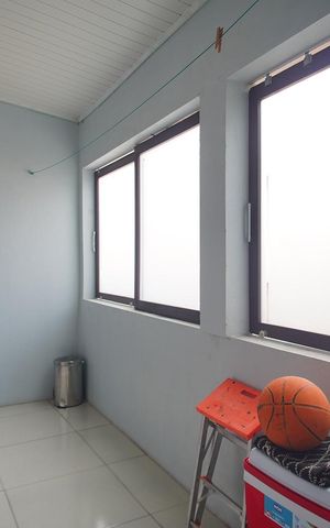 Casa à venda com 150m², 3 quartos e 2 vagas Casa à venda com 150m², 3 quartos e 2 vagasÁrea de Serviço