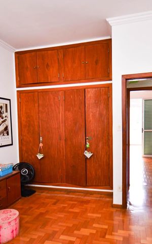 Casa à venda com 314m², 7 quartos e 4 vagas Casa à venda com 314m², 7 quartos e 4 vagasQuarto6