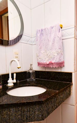 Casa à venda com 314m², 7 quartos e 4 vagas Casa à venda com 314m², 7 quartos e 4 vagasBanheiro social