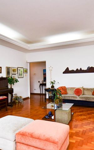 Casa à venda com 314m², 7 quartos e 4 vagas Casa à venda com 314m², 7 quartos e 4 vagasSala de estar