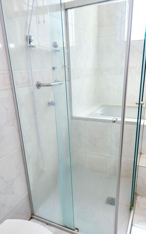 Casa à venda com 314m², 7 quartos e 4 vagas Casa à venda com 314m², 7 quartos e 4 vagasBanheiro suite
