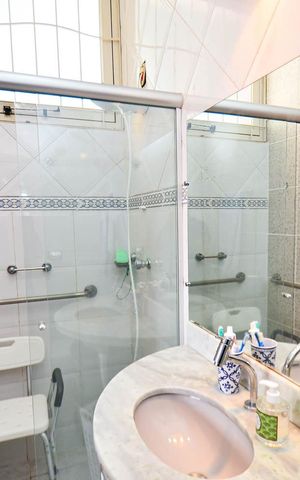 Casa à venda com 314m², 7 quartos e 4 vagas Casa à venda com 314m², 7 quartos e 4 vagasBanheiro suite