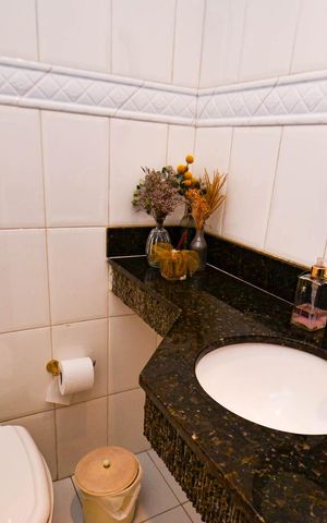 Casa à venda com 314m², 7 quartos e 4 vagas Casa à venda com 314m², 7 quartos e 4 vagasBanheiro social