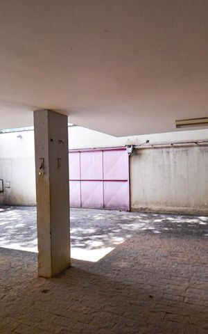 Casa à venda com 314m², 7 quartos e 4 vagas Casa à venda com 314m², 7 quartos e 4 vagasGaragem
