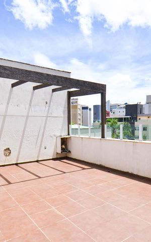 Casa à venda com 314m², 7 quartos e 4 vagas Casa à venda com 314m², 7 quartos e 4 vagasVaranda