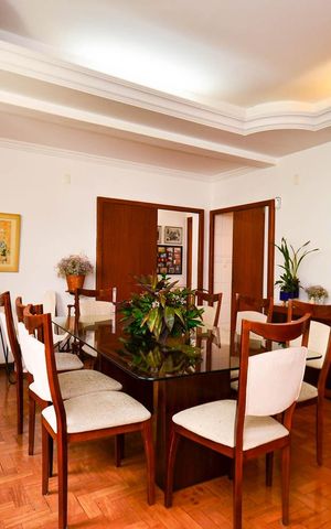 Casa à venda com 314m², 7 quartos e 4 vagas Casa à venda com 314m², 7 quartos e 4 vagasSala de jantar