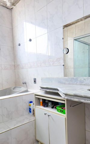 Casa à venda com 314m², 7 quartos e 4 vagas Casa à venda com 314m², 7 quartos e 4 vagasBanheiro social
