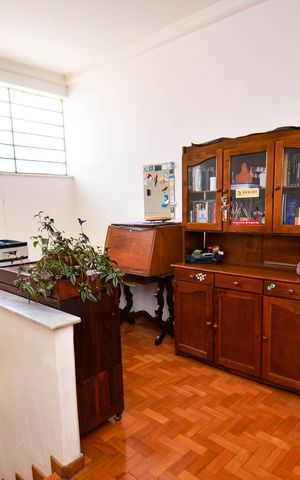 Casa à venda com 314m², 7 quartos e 4 vagas Casa à venda com 314m², 7 quartos e 4 vagasCorredor