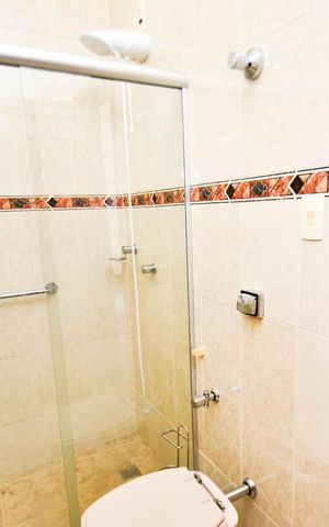 Casa à venda com 314m², 7 quartos e 4 vagas Casa à venda com 314m², 7 quartos e 4 vagasBanheiro suite
