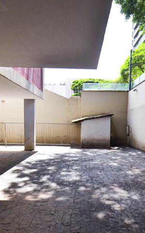 Casa à venda com 314m², 7 quartos e 4 vagas Casa à venda com 314m², 7 quartos e 4 vagasGaragem