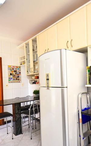 Casa à venda com 314m², 7 quartos e 4 vagas Casa à venda com 314m², 7 quartos e 4 vagasCozinha