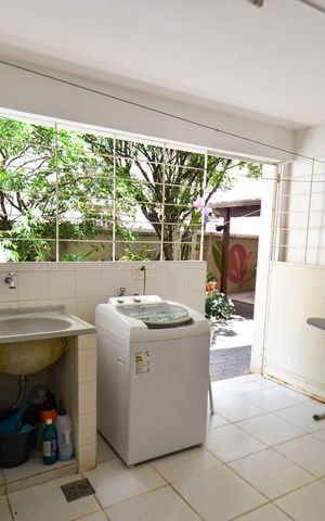 Casa à venda com 314m², 7 quartos e 4 vagas Casa à venda com 314m², 7 quartos e 4 vagasArea serviço