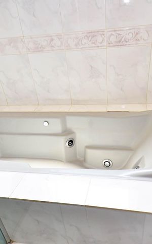 Casa à venda com 314m², 7 quartos e 4 vagas Casa à venda com 314m², 7 quartos e 4 vagasBanheiro suite