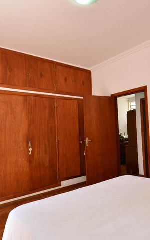 Casa à venda com 314m², 7 quartos e 4 vagas Casa à venda com 314m², 7 quartos e 4 vagasQuarto6