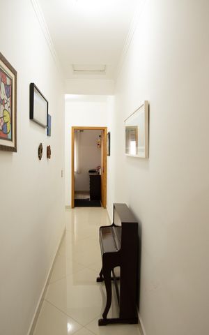 Casa à venda com 150m², 3 quartos e 4 vagas Casa à venda com 150m², 3 quartos e 4 vagasHALL DOS QUARTOS