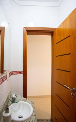 Casa à venda com 237m², 4 quartos e 5 vagasLavabo