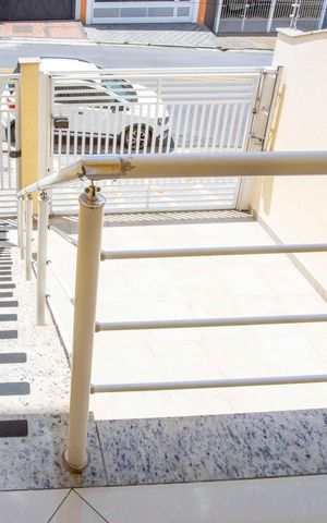 Casa à venda com 237m², 4 quartos e 5 vagasEscada