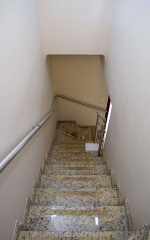 Casa à venda com 237m², 4 quartos e 5 vagasEscada