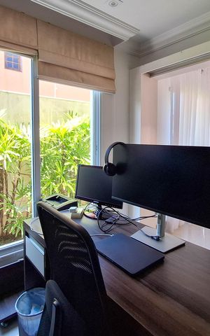 Casa à venda com 418m², 5 quartos e 2 vagas Casa à venda com 418m², 5 quartos e 2 vagasEscritório