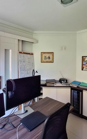 Casa à venda com 418m², 5 quartos e 2 vagas Casa à venda com 418m², 5 quartos e 2 vagasEscritório
