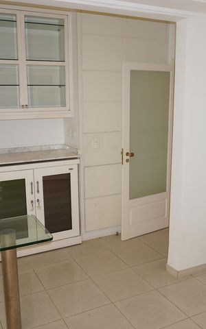 Casa à venda com 203m², 3 quartos e 2 vagasSala