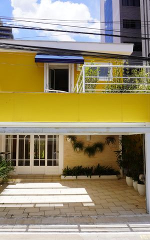 Casa à venda com 203m², 3 quartos e 2 vagasFachada