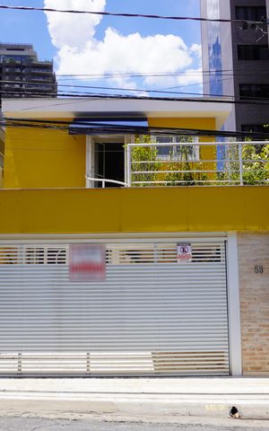 Casa à venda com 203m², 3 quartos e 2 vagasFachada