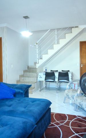 Casa à venda com 96m², 2 quartos e 2 vagas Casa à venda com 96m², 2 quartos e 2 vagasSala