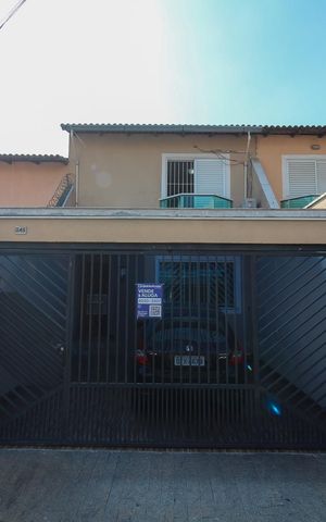 Casa à venda com 96m², 2 quartos e 2 vagas Casa à venda com 96m², 2 quartos e 2 vagasFachada