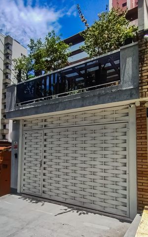 Casa à venda com 300m², 3 quartos e 2 vagas Casa à venda com 300m², 3 quartos e 2 vagasFachada