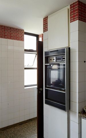 Apartamento à venda com 320m², 4 quartos e 2 vagas Apartamento à venda com 320m², 4 quartos e 2 vagasCozinha
