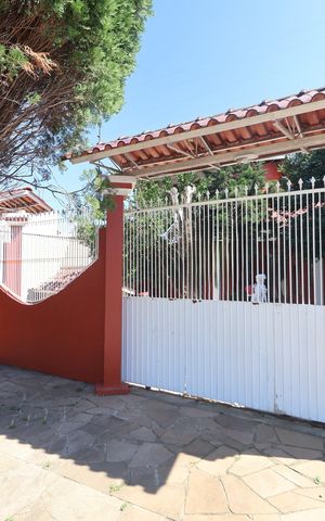 Casa à venda com 340m², 4 quartos e 4 vagasFachada - Placa