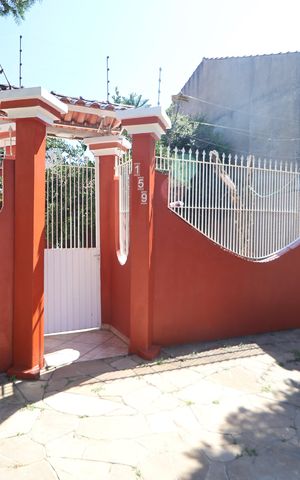 Casa à venda com 340m², 4 quartos e 4 vagasFachada