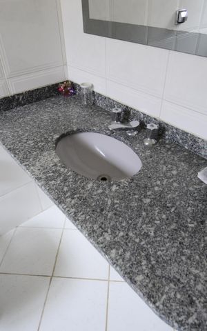 Casa à venda com 102m², 3 quartos e 1 vagaBanheiro Suíte 2