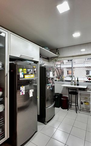 Casa de condomínio à venda com 224m², 4 quartos e 5 vagas Casa de condomínio à venda com 224m², 4 quartos e 5 vagasCozinha