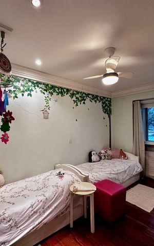 Casa de condomínio à venda com 224m², 4 quartos e 5 vagas Casa de condomínio à venda com 224m², 4 quartos e 5 vagasSuíte 3