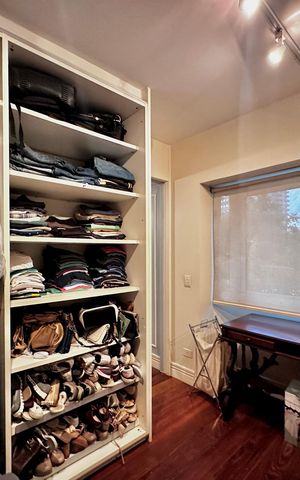 Casa de condomínio à venda com 224m², 4 quartos e 5 vagas Casa de condomínio à venda com 224m², 4 quartos e 5 vagasCloset Suíte 1