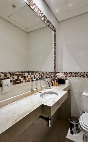 Casa de condomínio à venda com 224m², 4 quartos e 5 vagas Casa de condomínio à venda com 224m², 4 quartos e 5 vagasBanheiro Suíte 2