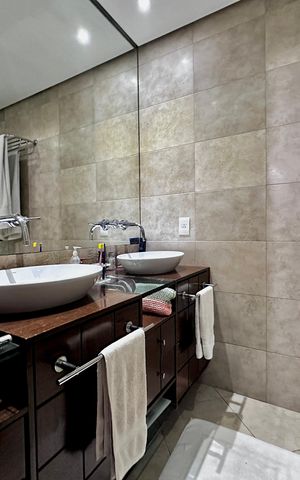 Casa de condomínio à venda com 224m², 4 quartos e 5 vagas Casa de condomínio à venda com 224m², 4 quartos e 5 vagasBanheiro Suíte 1