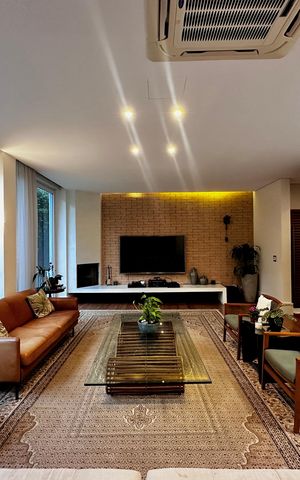Casa de condomínio à venda com 224m², 4 quartos e 5 vagas Casa de condomínio à venda com 224m², 4 quartos e 5 vagasSala